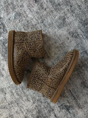 Emu Ridge Australia water resistant Australian sheep animal print boots sz 6